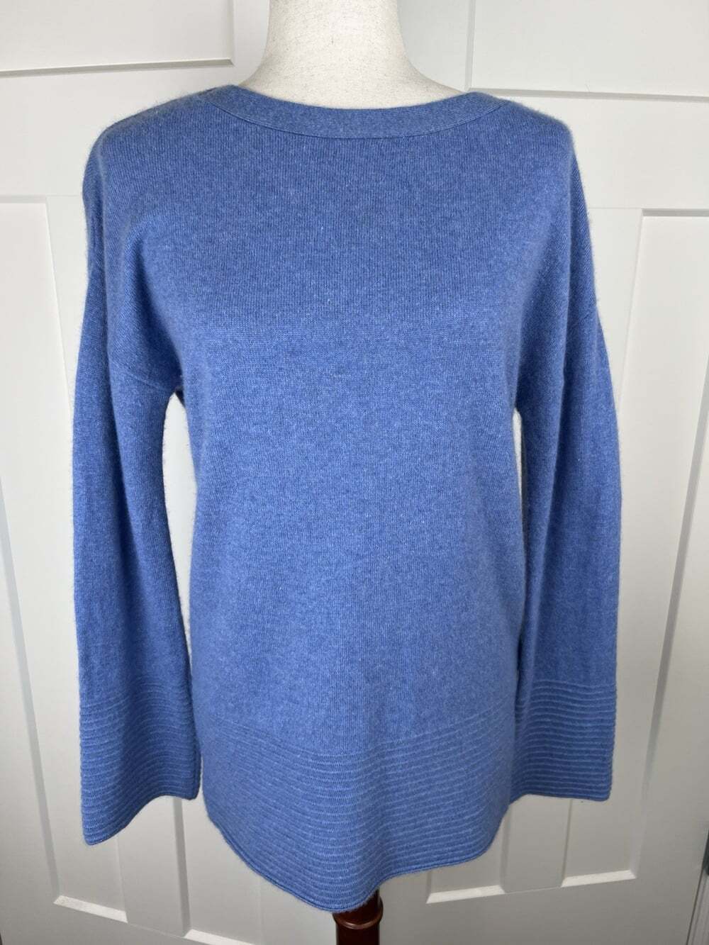 Ellen Tracy 100% Cashmere Sweater M Blue Tunic Boat Neck Bell Sleeve Luxury